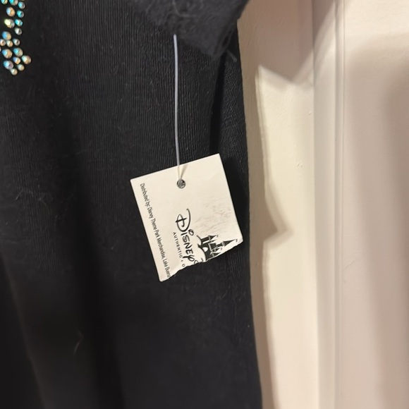 NWT Disney Parks Black Graphic Tee with 'I Live in Fantasyland' Print Sz Med - Picture 3 of 6